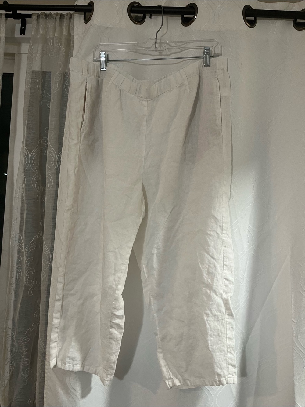 J. jill Linen Capri Pants in Off-White